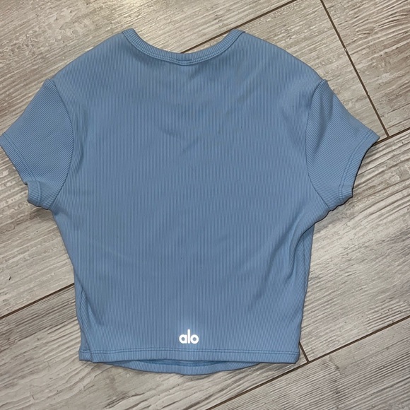 Women’s aloe yoga ribbed crop top T-shirt - Picture 3 of 3